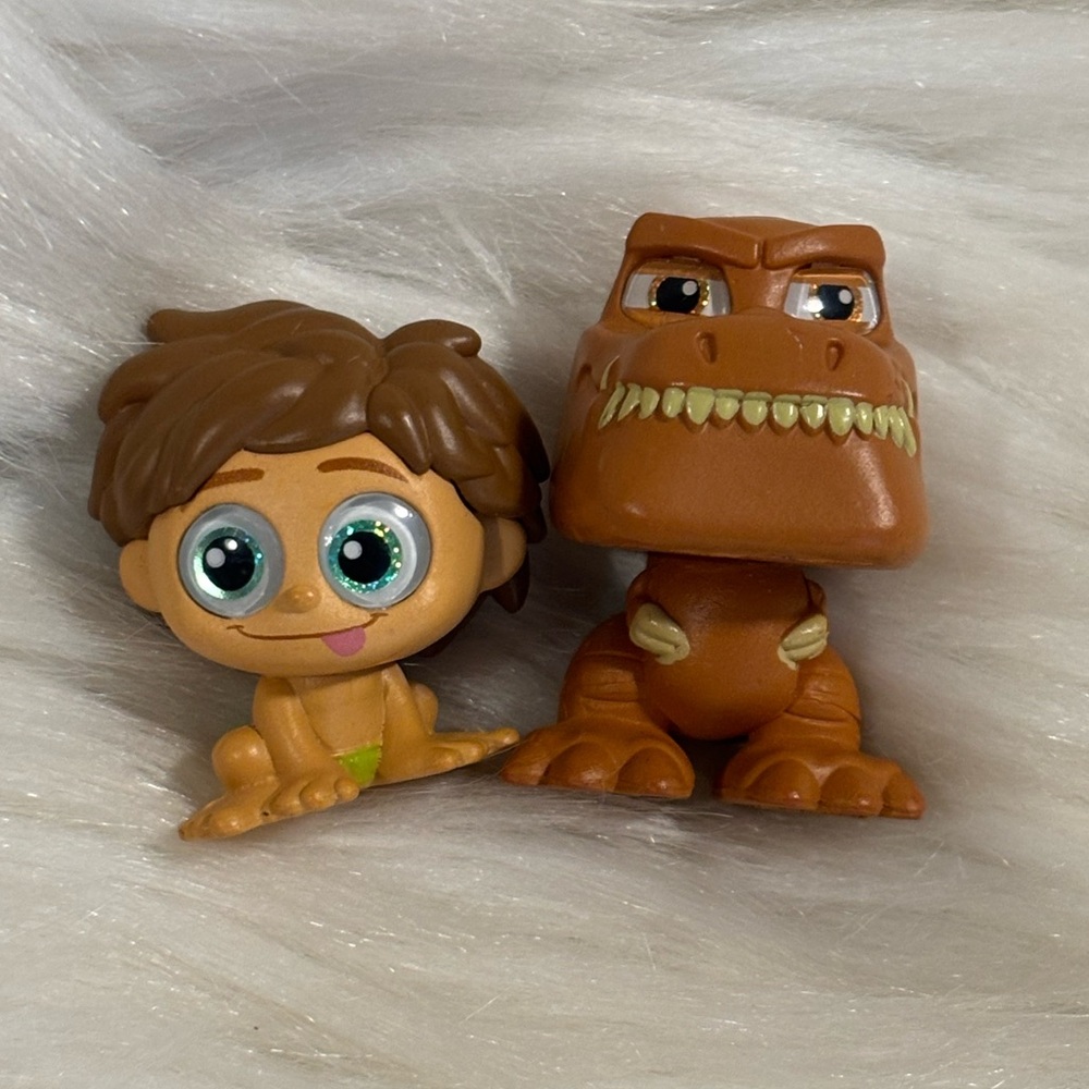 Disney Doorables Good Dinosaur Spot snd Butch Figures